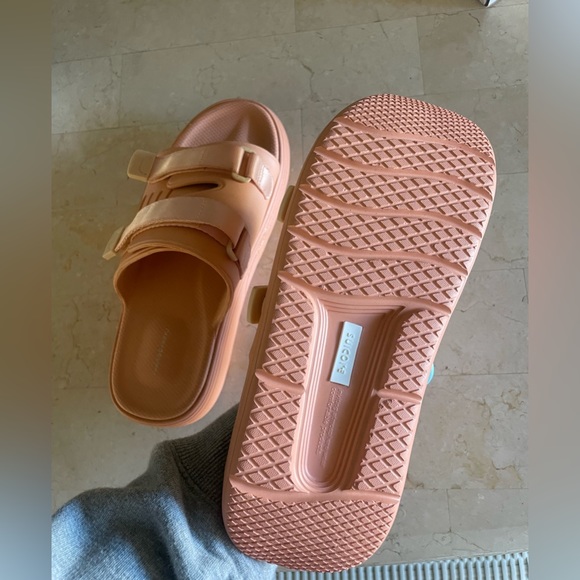 Brand new suicoke zurich salmon baby pink slides never worn! - Picture 3 of 7